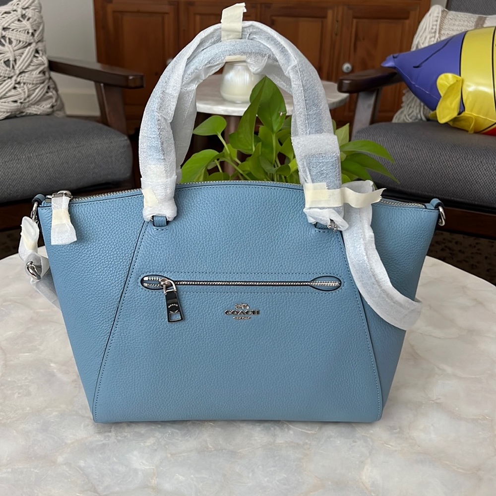 Brand New Coach Purse with strap. Never been used.